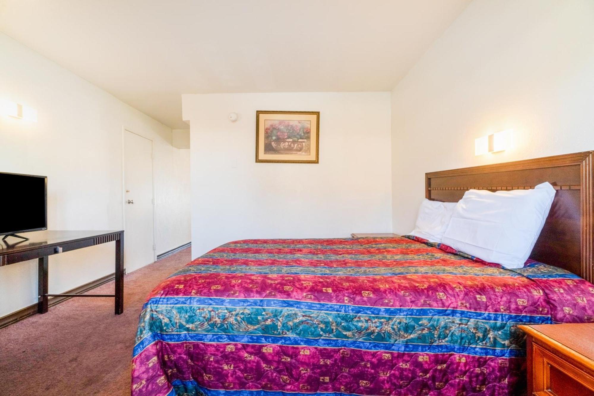 Castle Inn & Suites By Oyo Chickasha Exterior foto