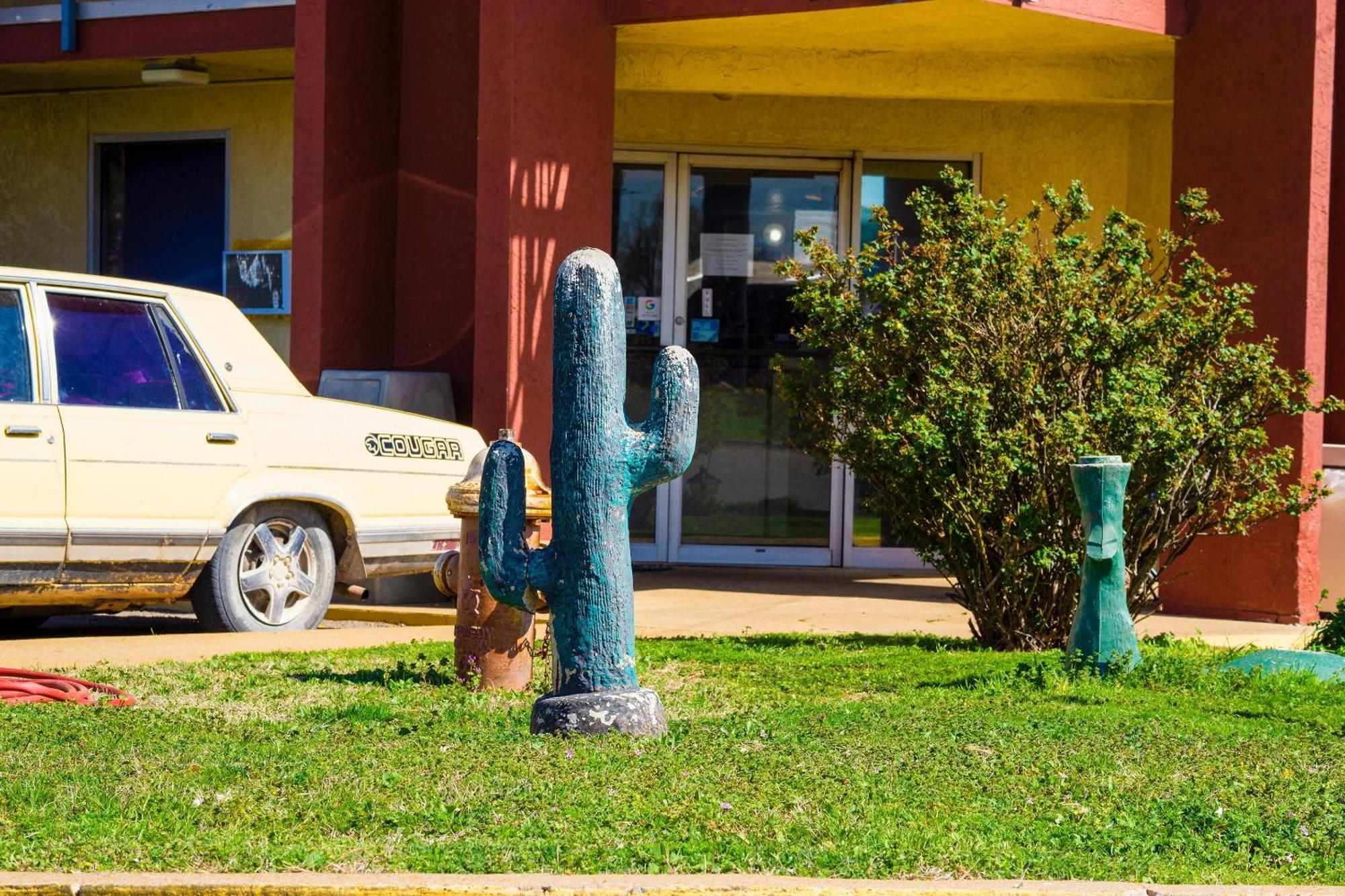 Castle Inn & Suites By Oyo Chickasha Exterior foto