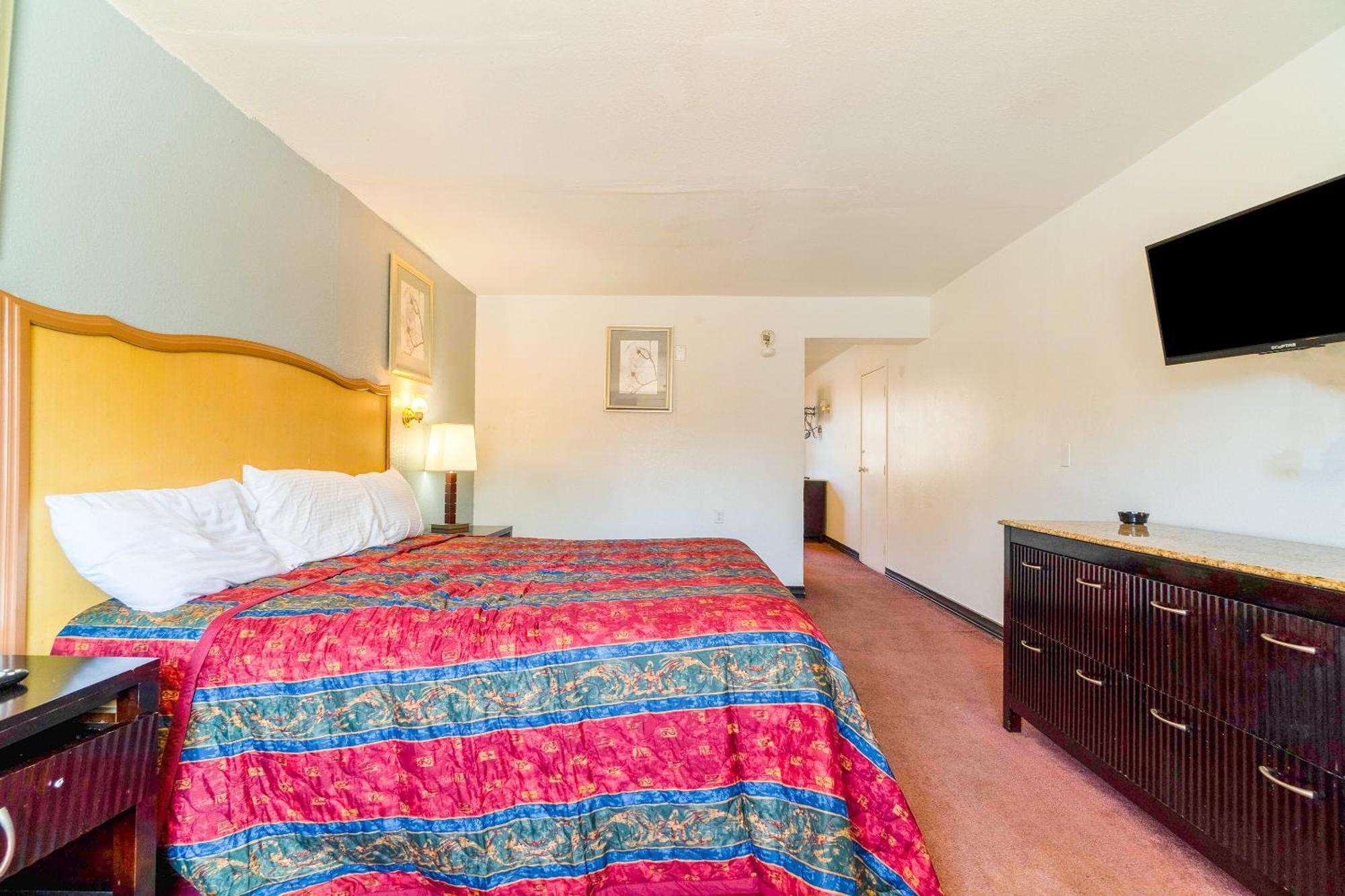 Castle Inn & Suites By Oyo Chickasha Exterior foto